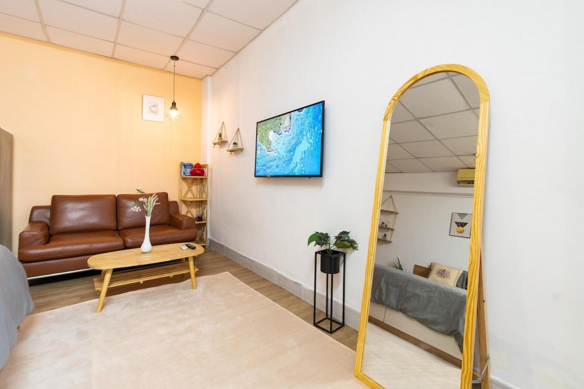 Lagom 18 - Dep Va Yen Binh, Ke Ben Dinh Doc Lap, Nha Tho Duc Ba, Duong Nguyen Du, Phuong Ben Nghe, Quan 1 * TP. Hồ Chí Minh