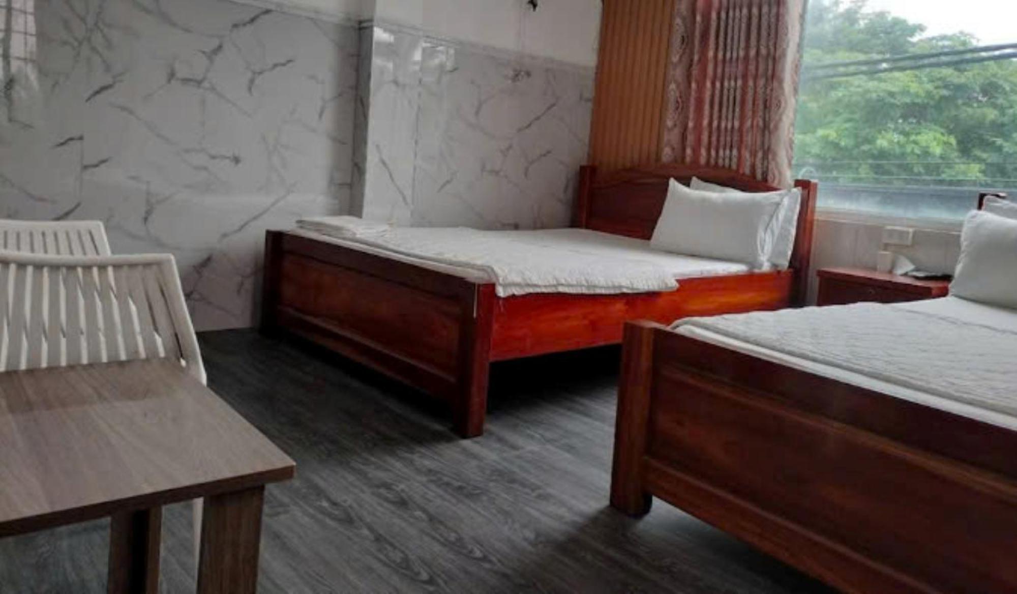 Quynh Hotel *