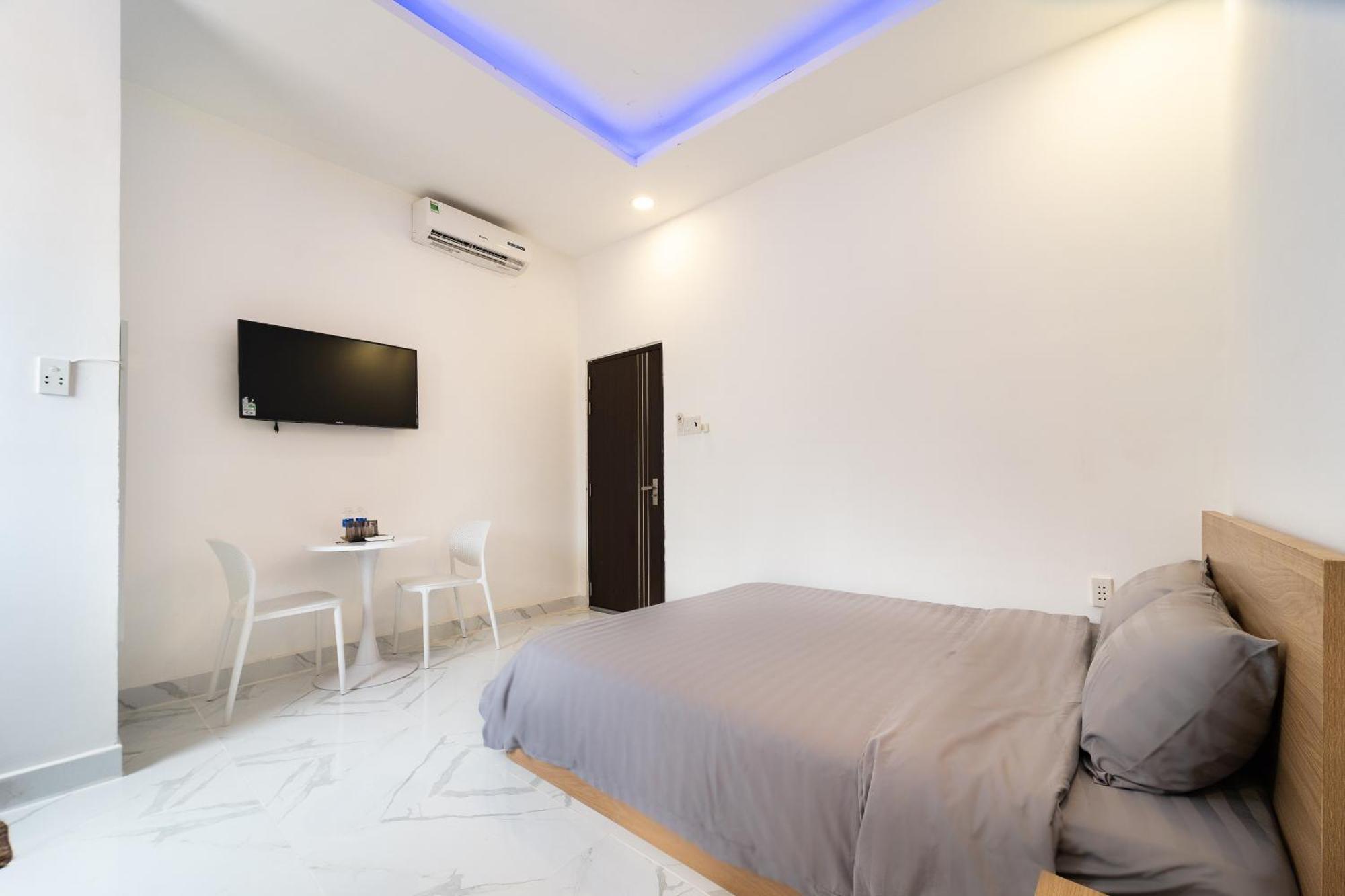 Apartment 1br Near Bui Vien Balcony & Washer 25 *