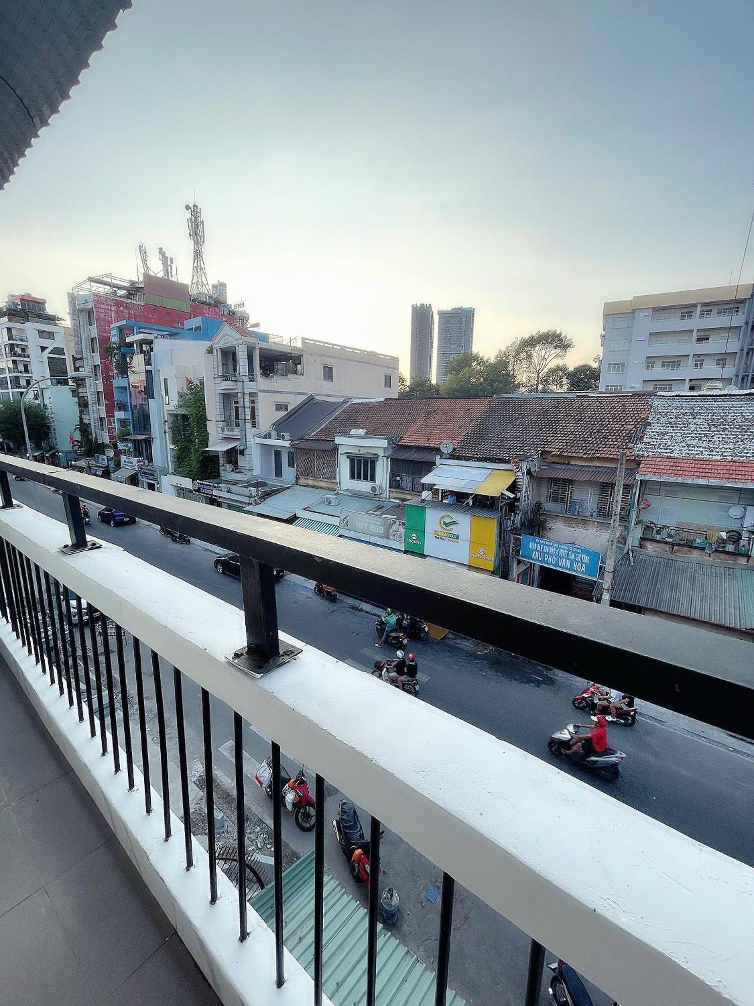 Apartment 1br Near Bui Vien Balcony & Washer 25 Ho Chi Minh City