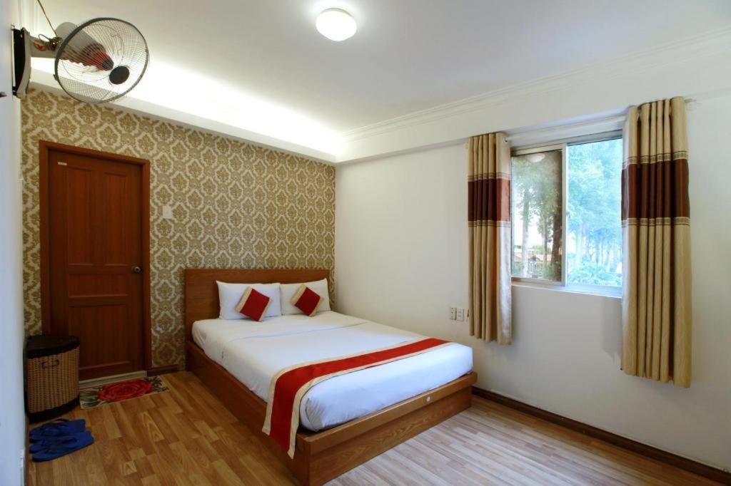 Lucky Star Saigon Hotel 2*