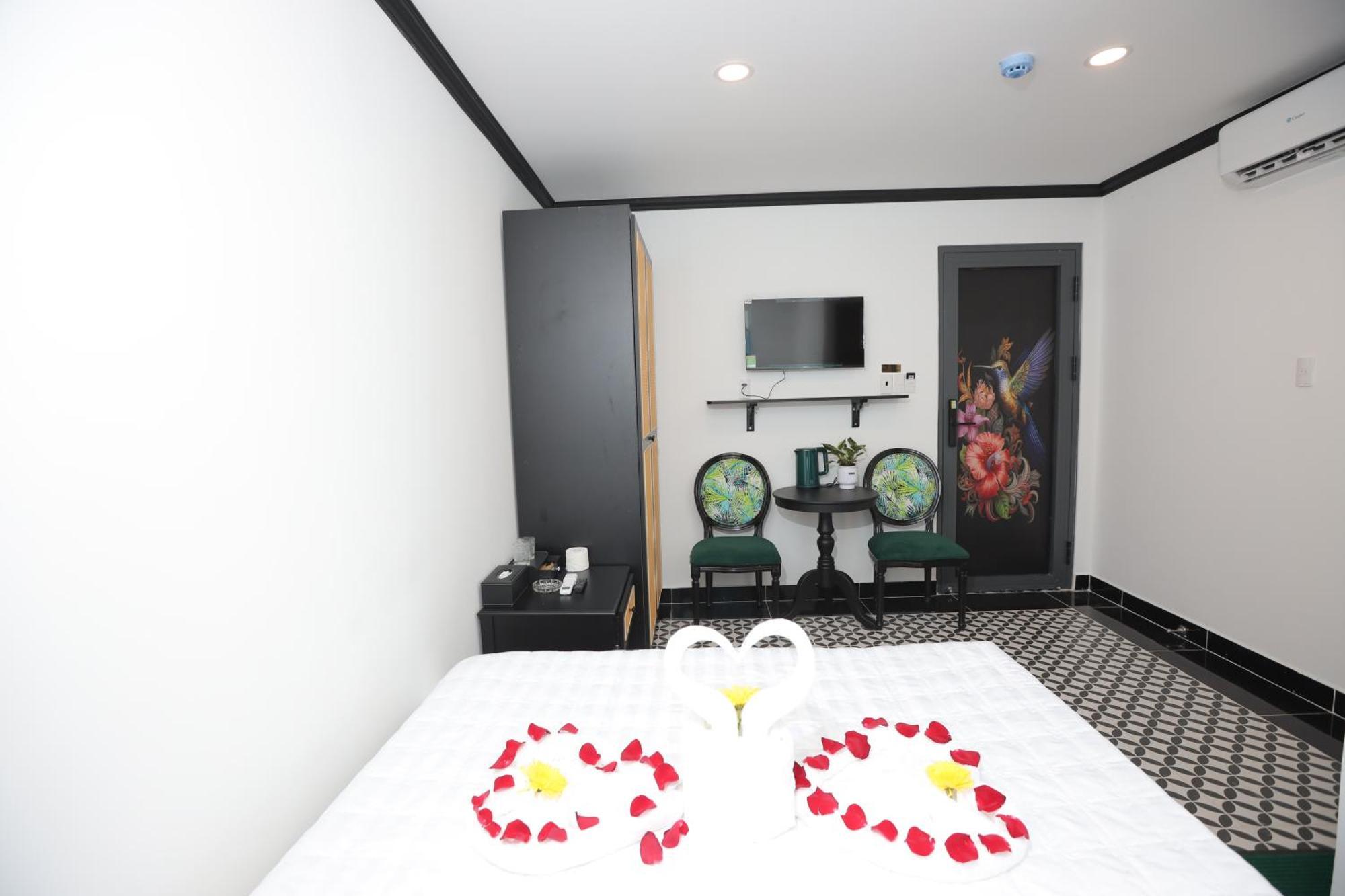 Phu Gia 228 Le Luong Hotel *