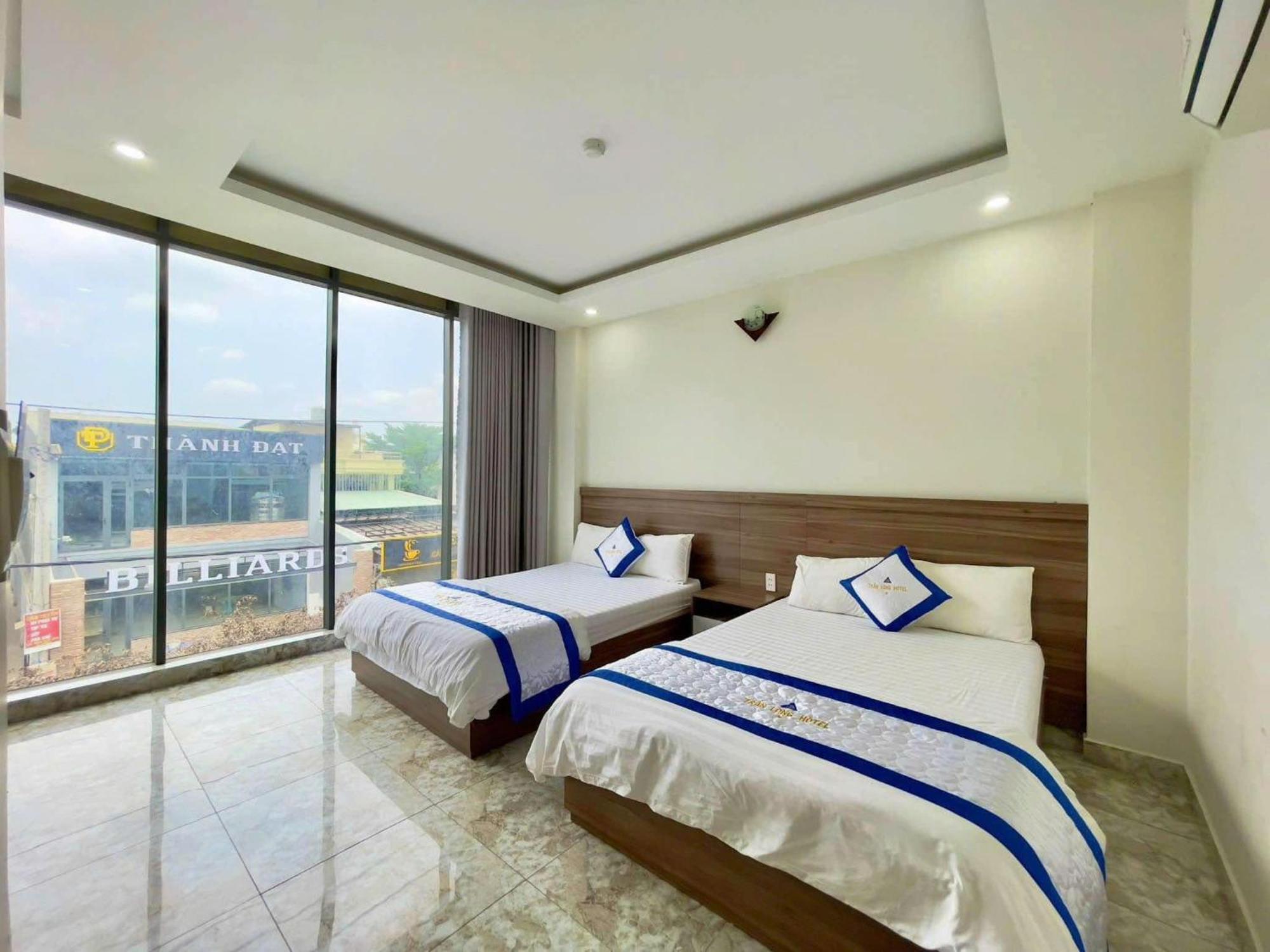Capsule hotel Khach San Tran Long