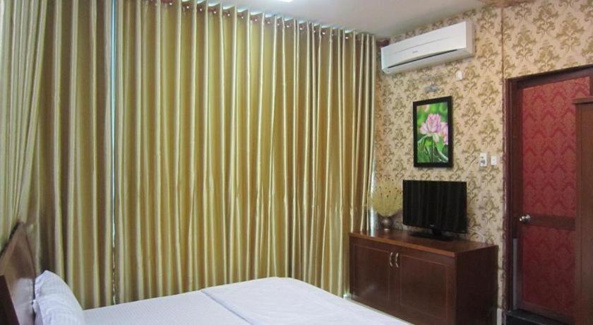 Vy Vy Airport Hotel *