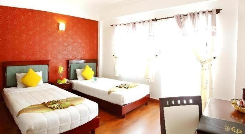 Khách sạn Universe 3*