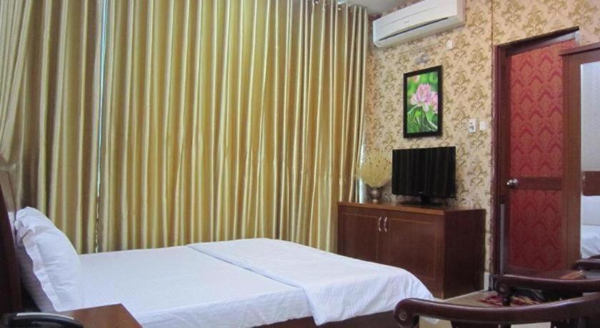 Vy Vy Airport Hotel *