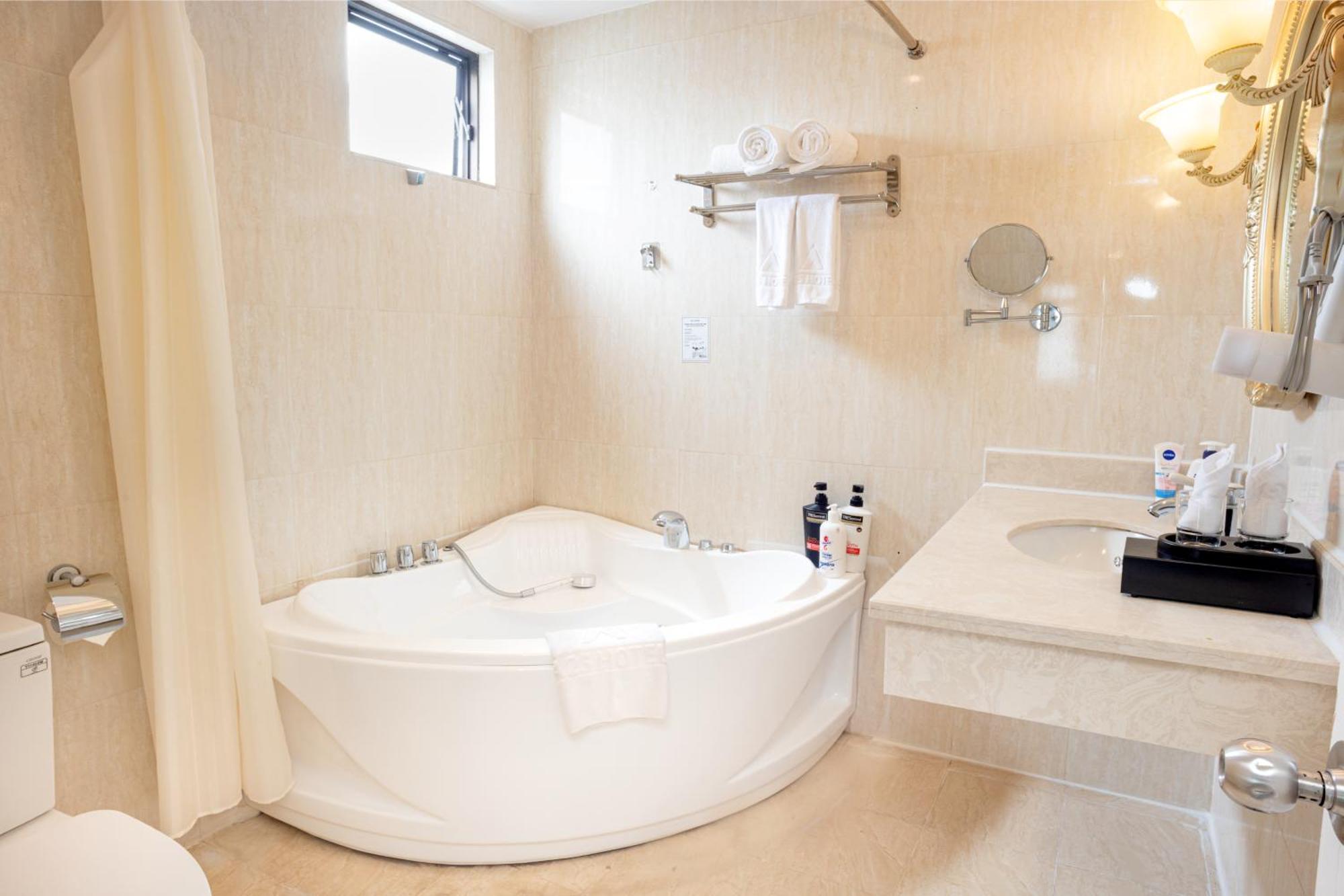 A25 - 255 Le Thanh Ton Hotel