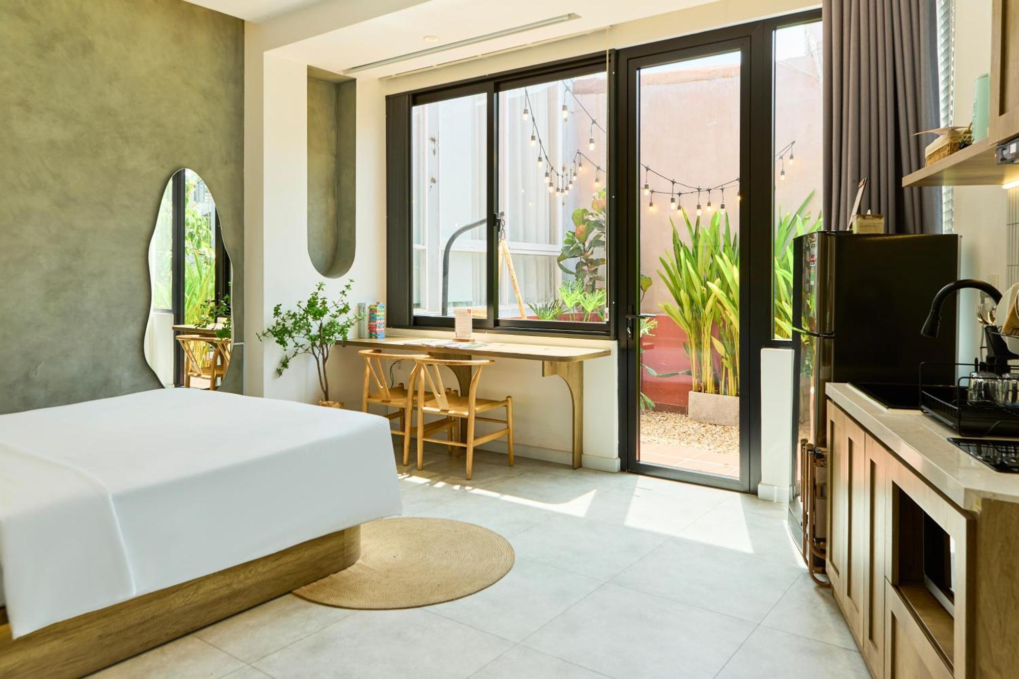 Kin Wander Tan Phong, The Moonage Aparthotel
