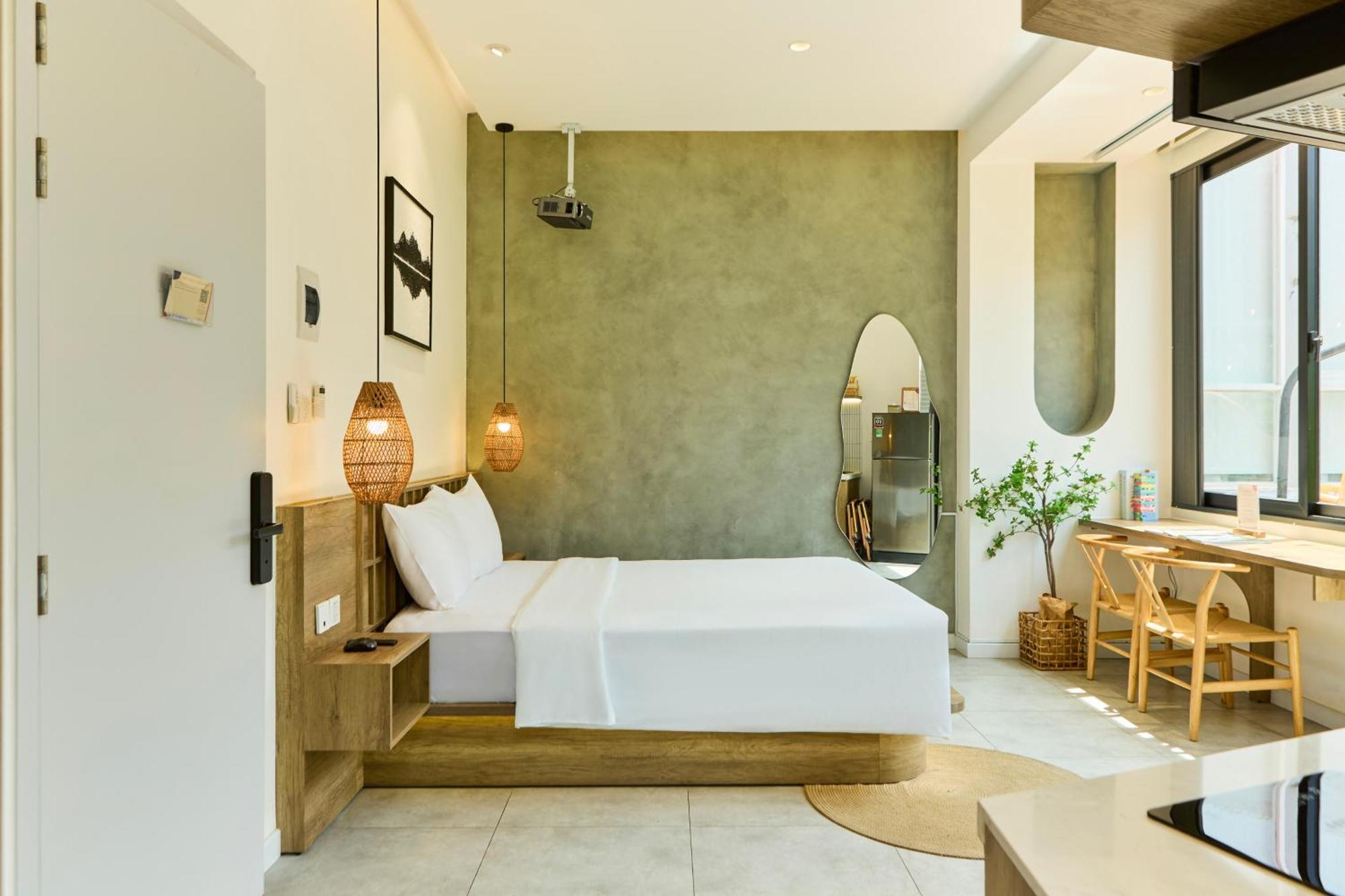 Kin Wander Tan Phong, The Moonage Aparthotel