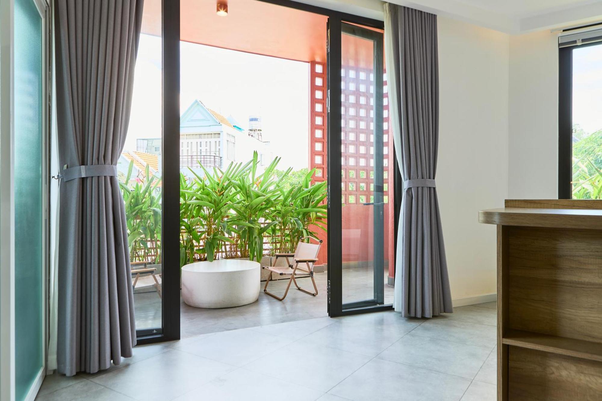 Kin Wander Tan Phong, The Moonage Ho Chi Minh City