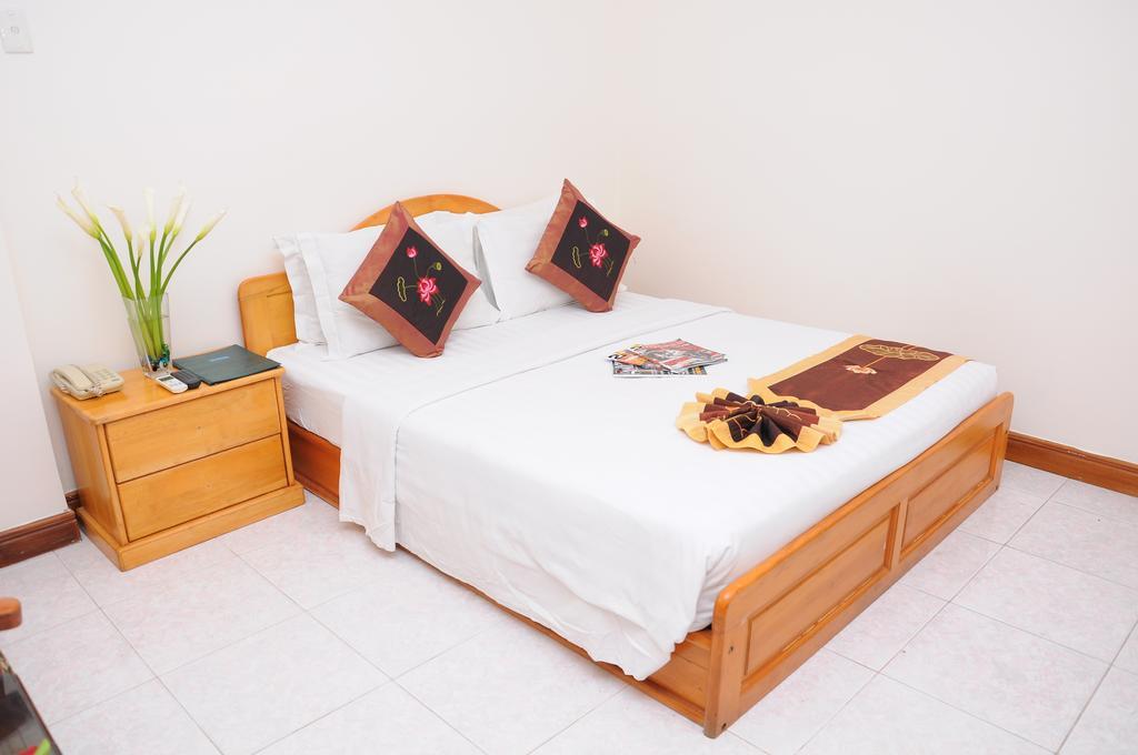 Golden Lotus Hotel 2*