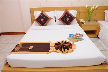 Golden Lotus Hotel 2*