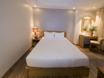 Roseland Corp Hotel