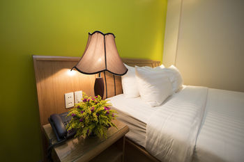 Hotel Roseland Corp