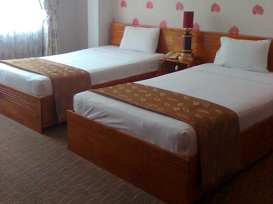Roseland Corp Hotel