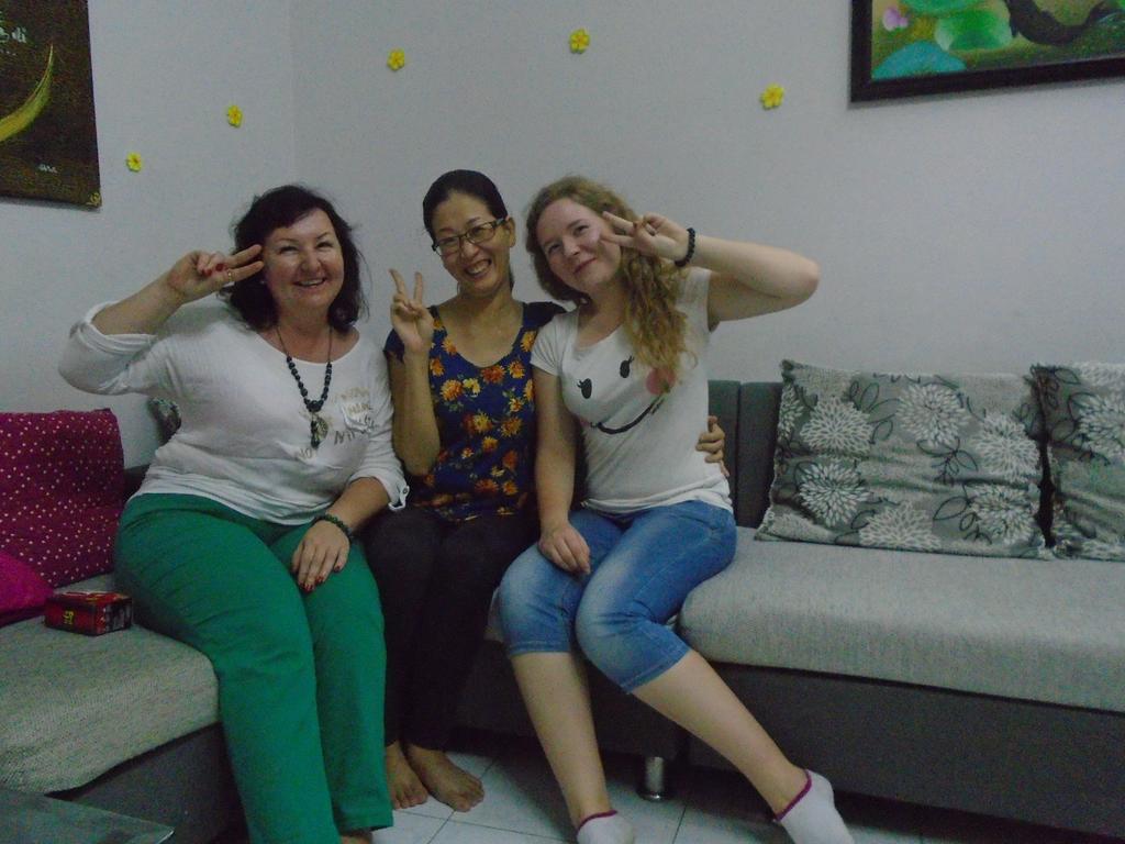 Ms Yang 2 - Cook Homestay *
