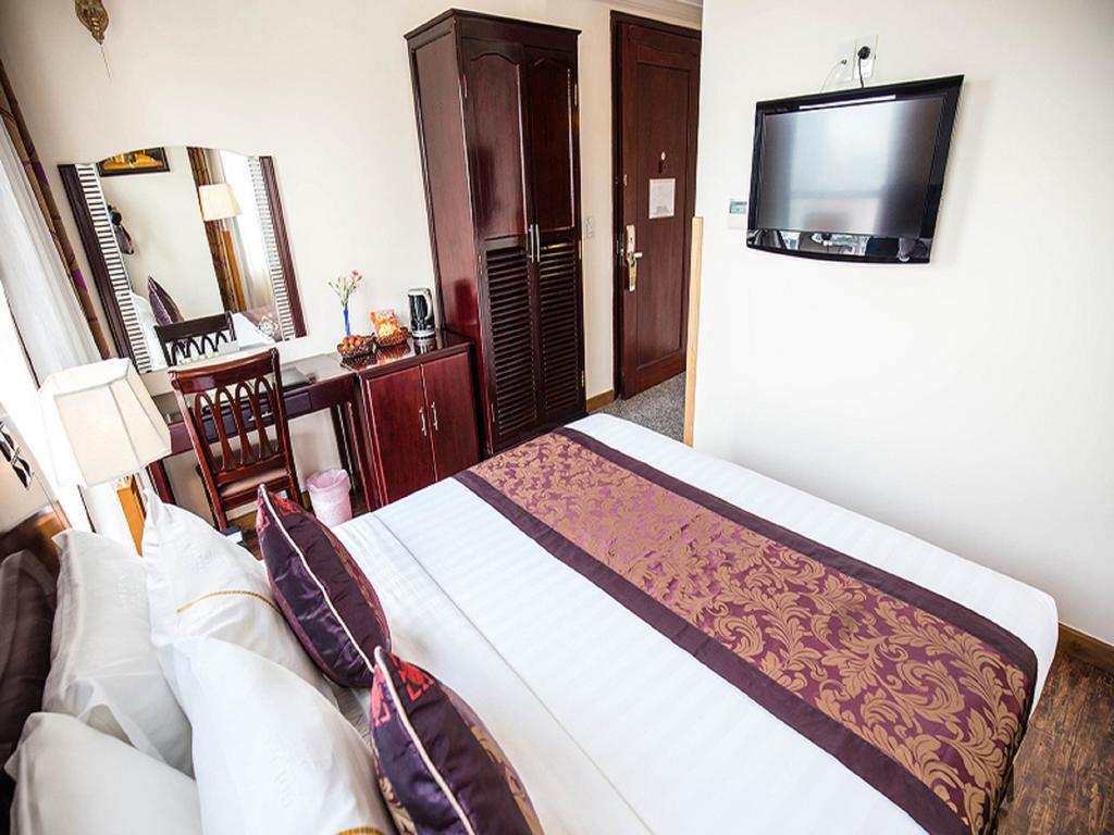 Golden Saigon 4*