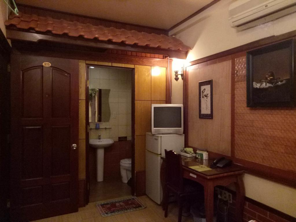 Hotel Bee Saigon *