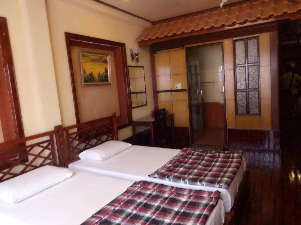 Hotel Bee Saigon *