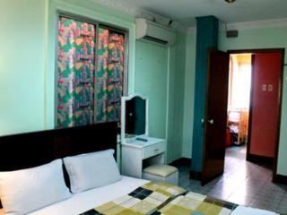 Vinh Hostel *