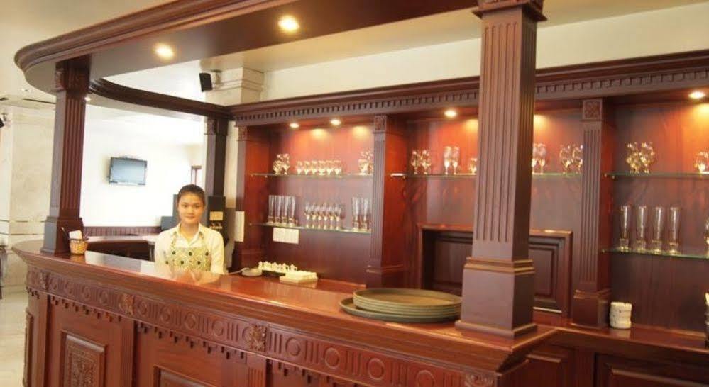 Hung Vuong 2 Hotel 3*