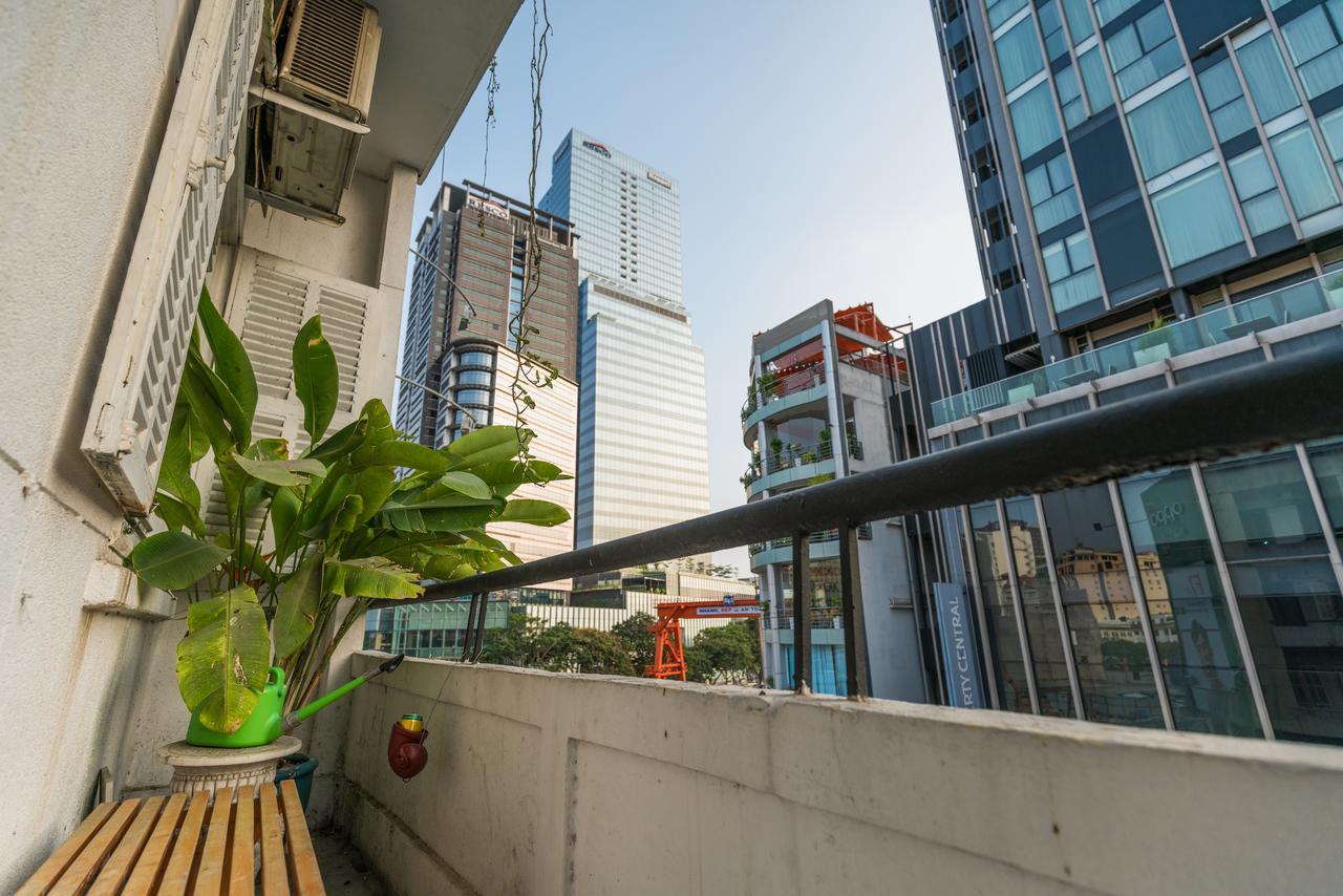 Retro Flat Near Nguyen Hue By Circadian Apartment