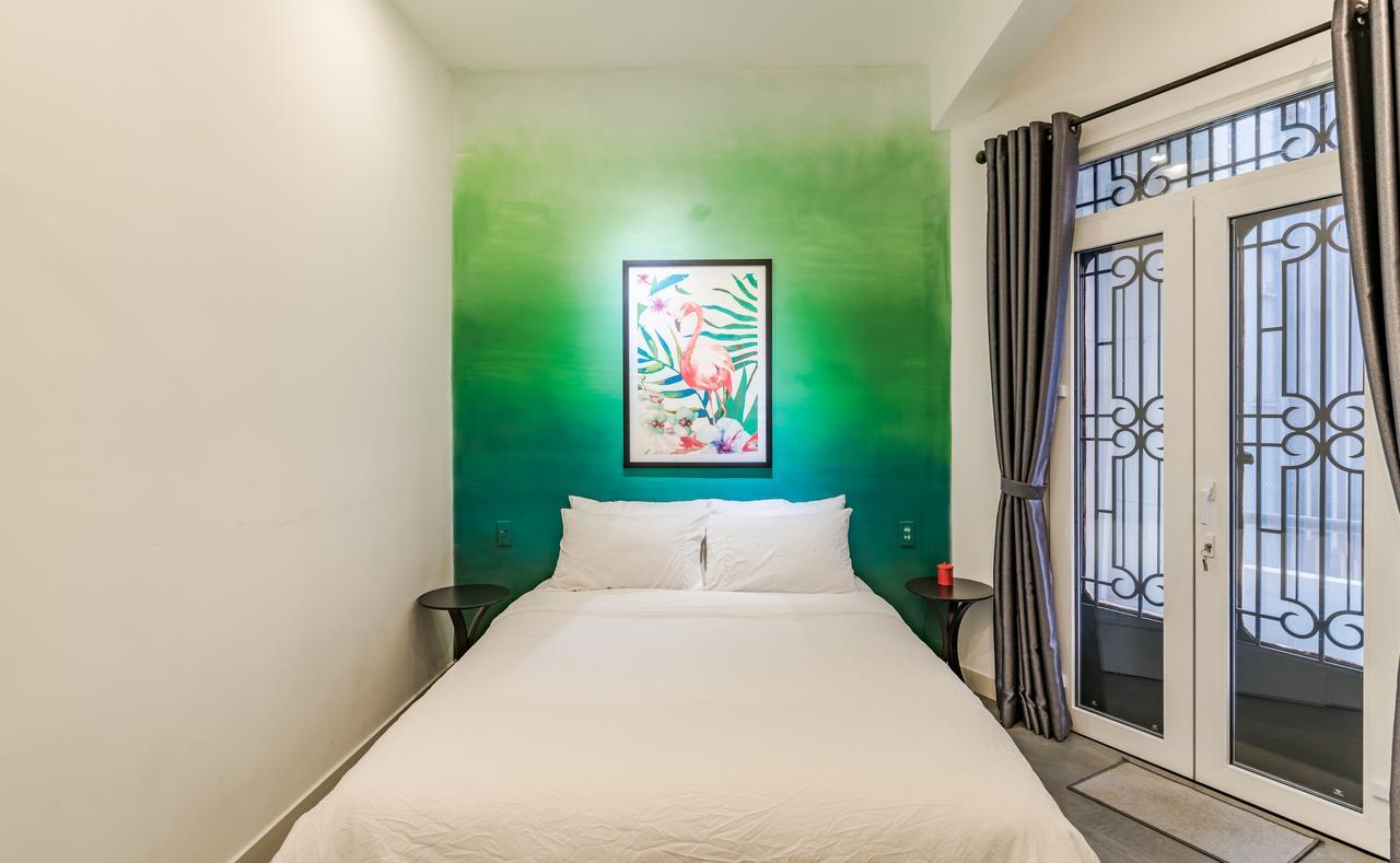 Retro Flat Near Nguyen Hue By Circadian Apartment
