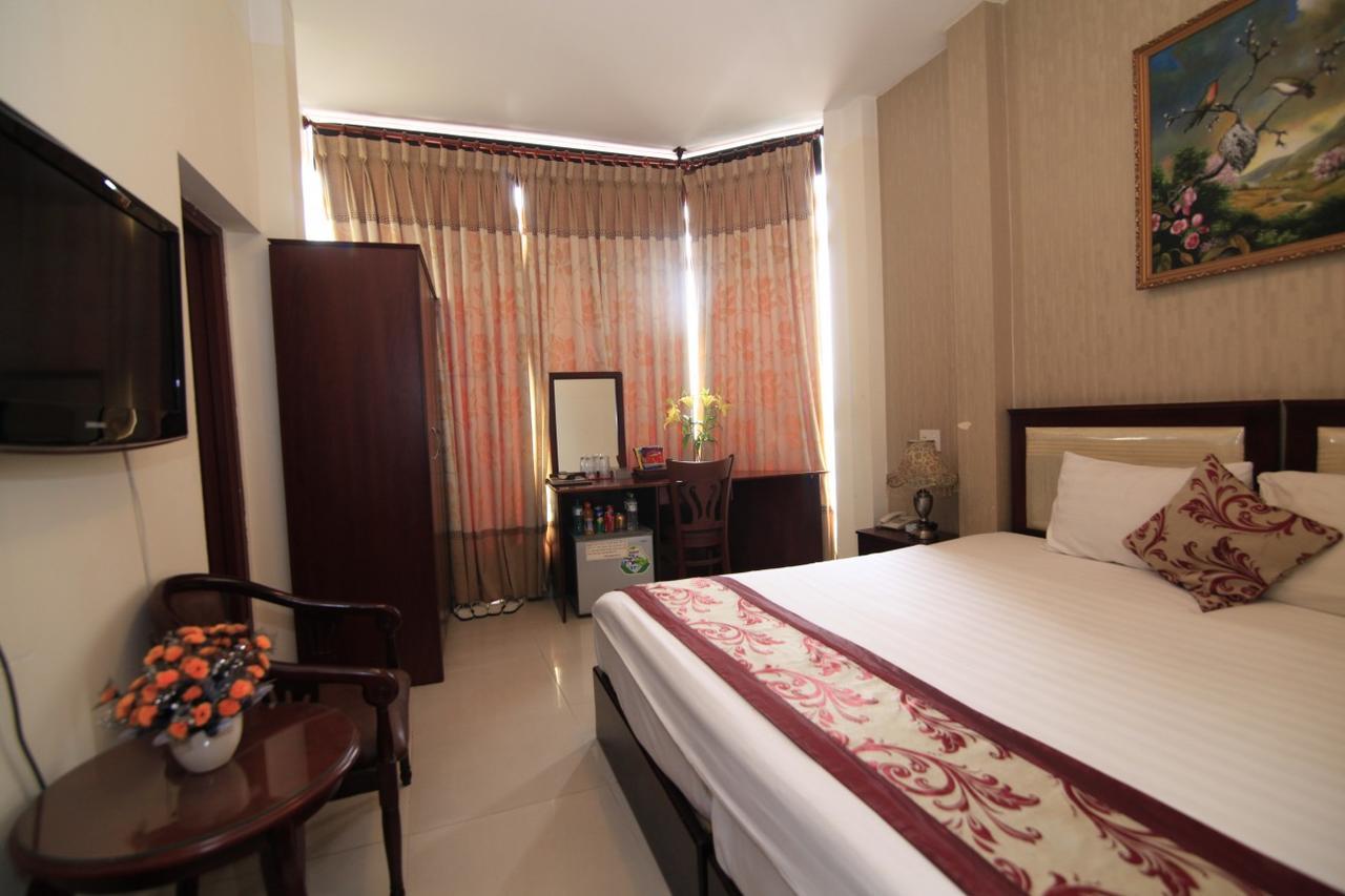Nhat Hoang Hotel 2*