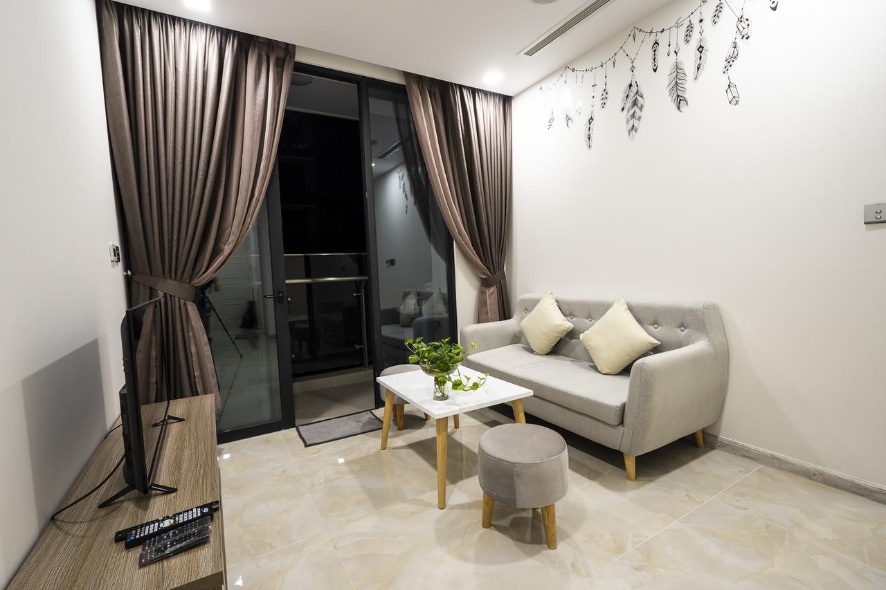 Qq - Vinhome Golden River - D.1 *