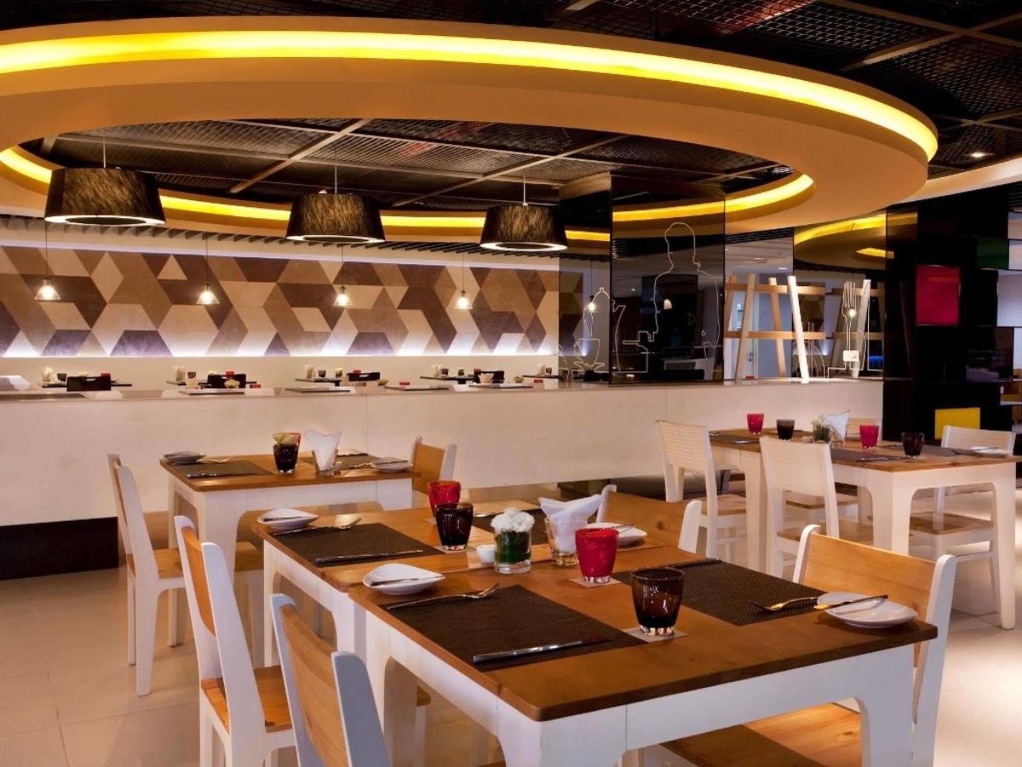 Novotel Living Saigon South Apartment