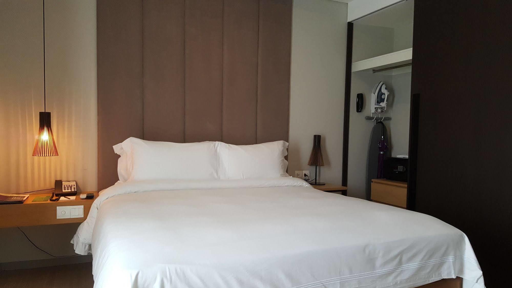 Novotel Living Saigon South Apartment