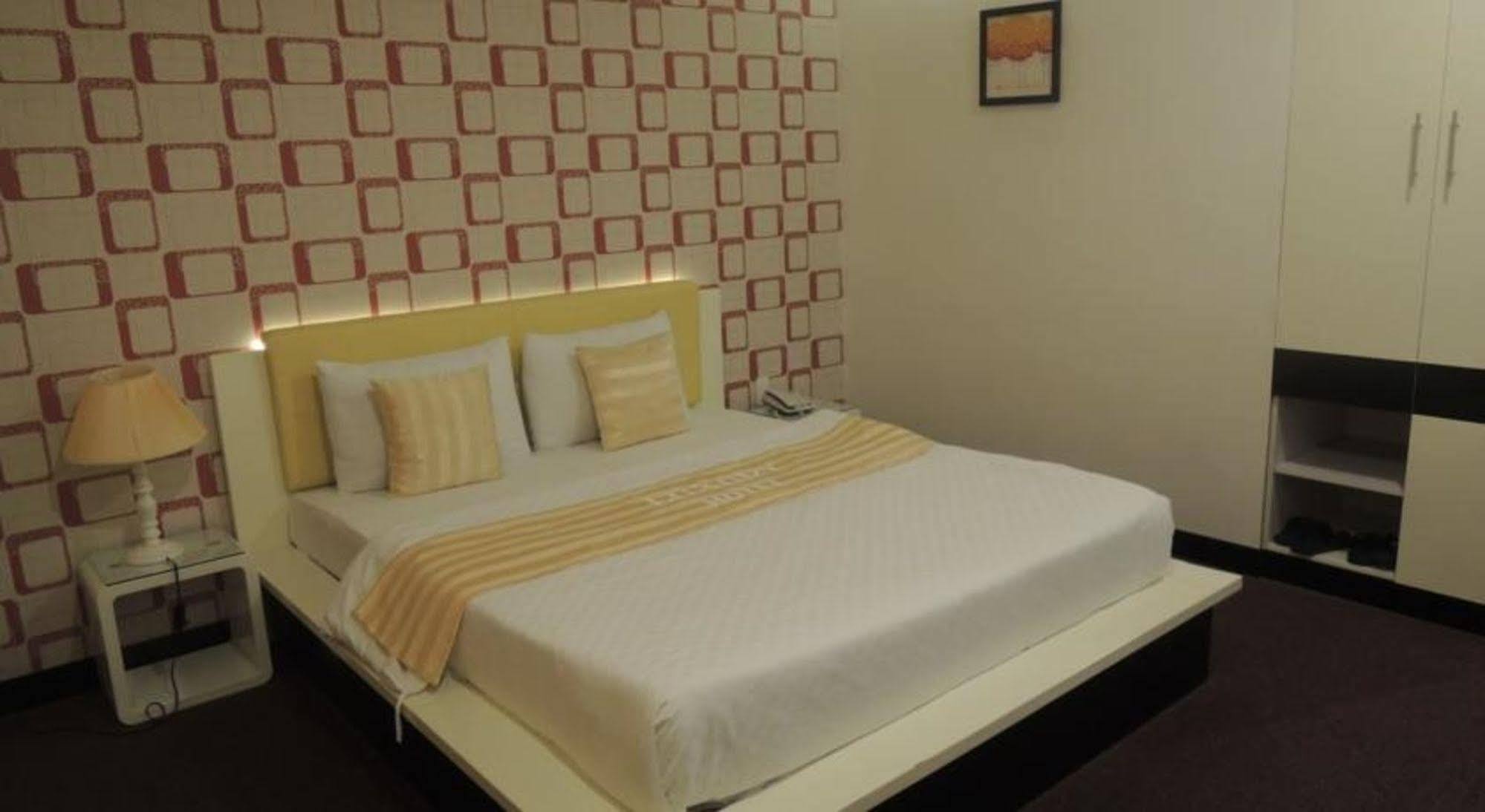 Luxury Hotel 2*