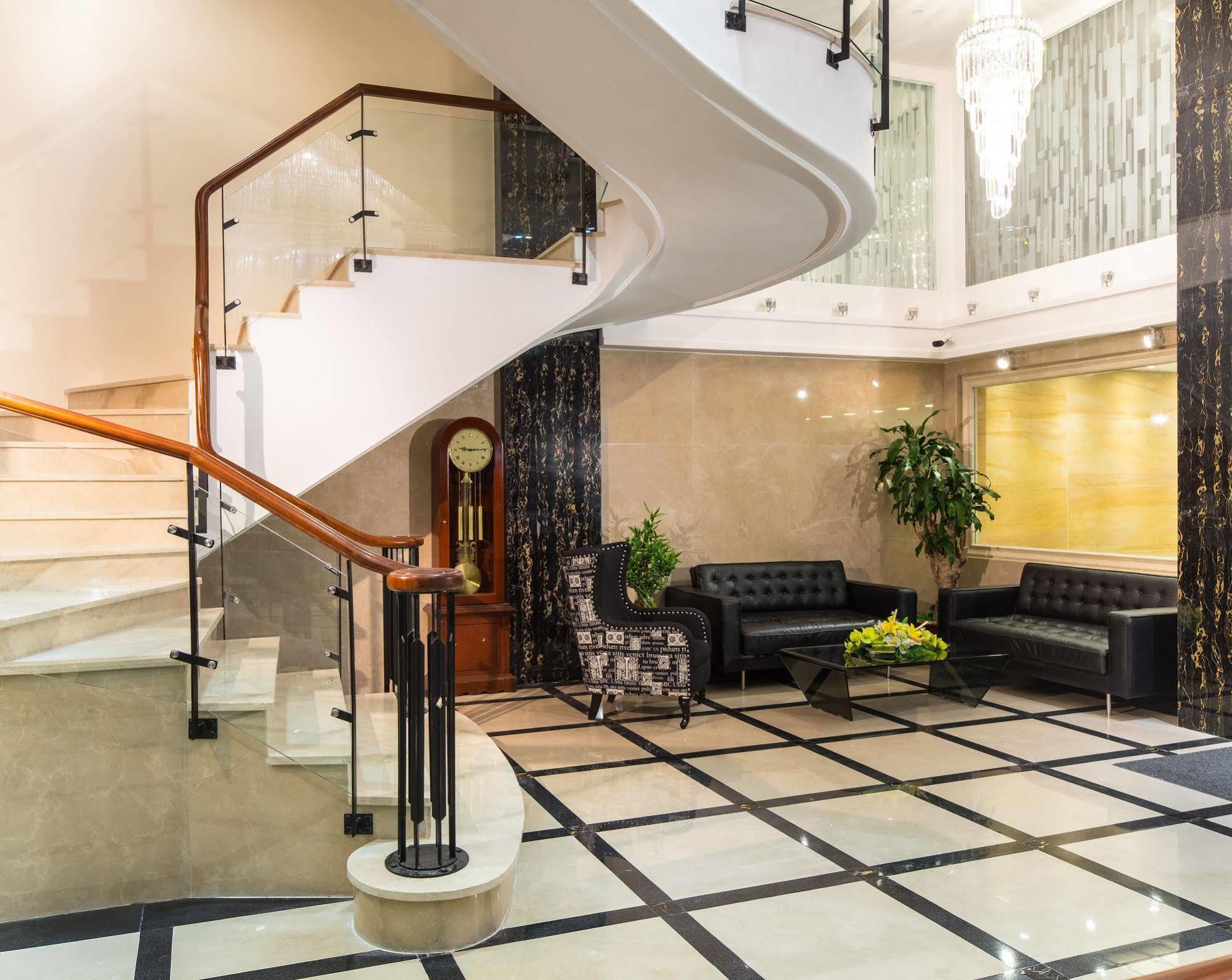 Empress Hotel 3*