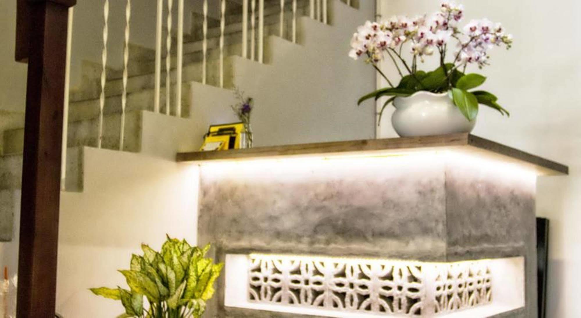 Hotel Tripwriter & Bistro *