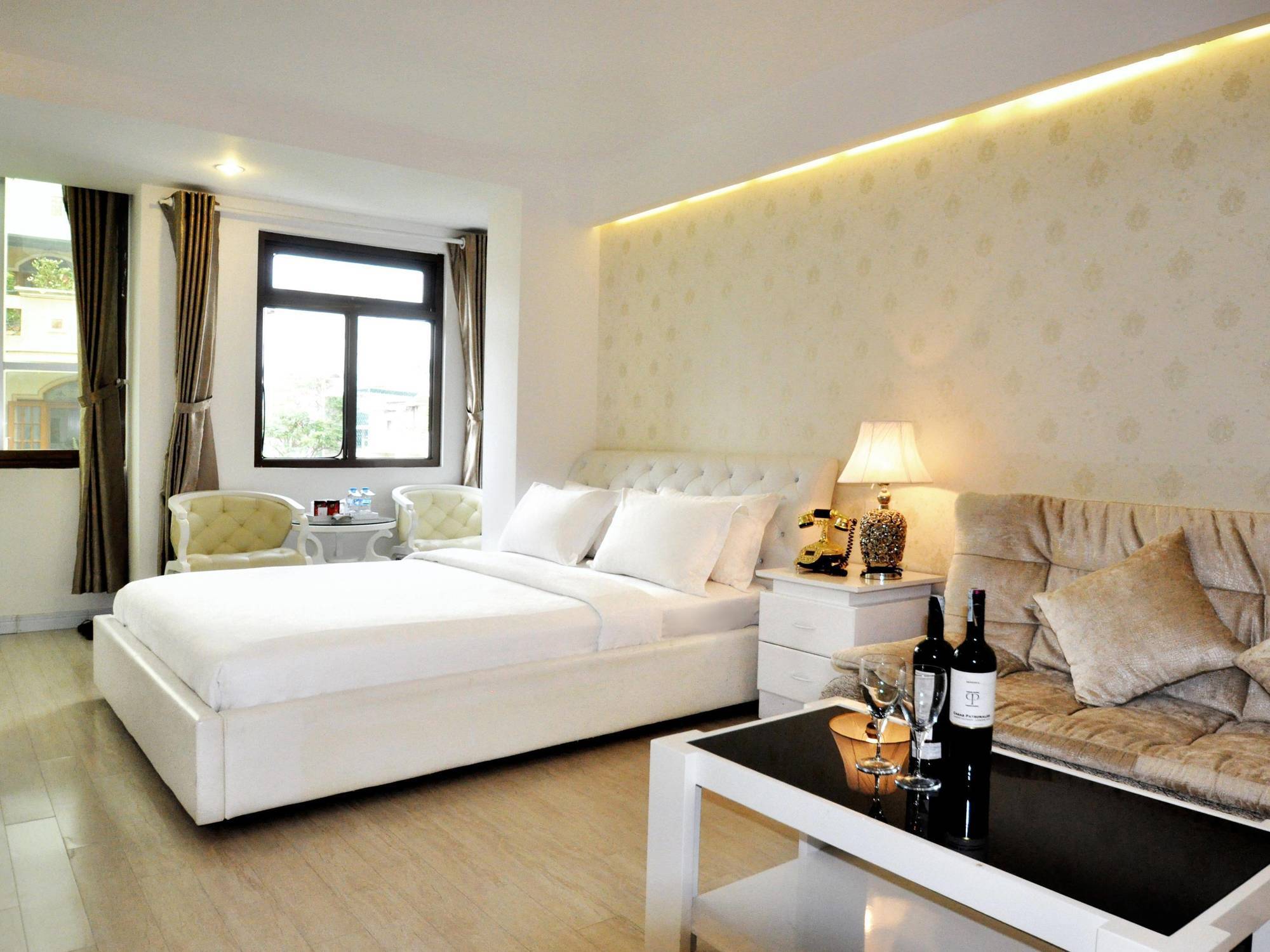 Hotel The White 8a Thai Lung Ho Chi Minh City