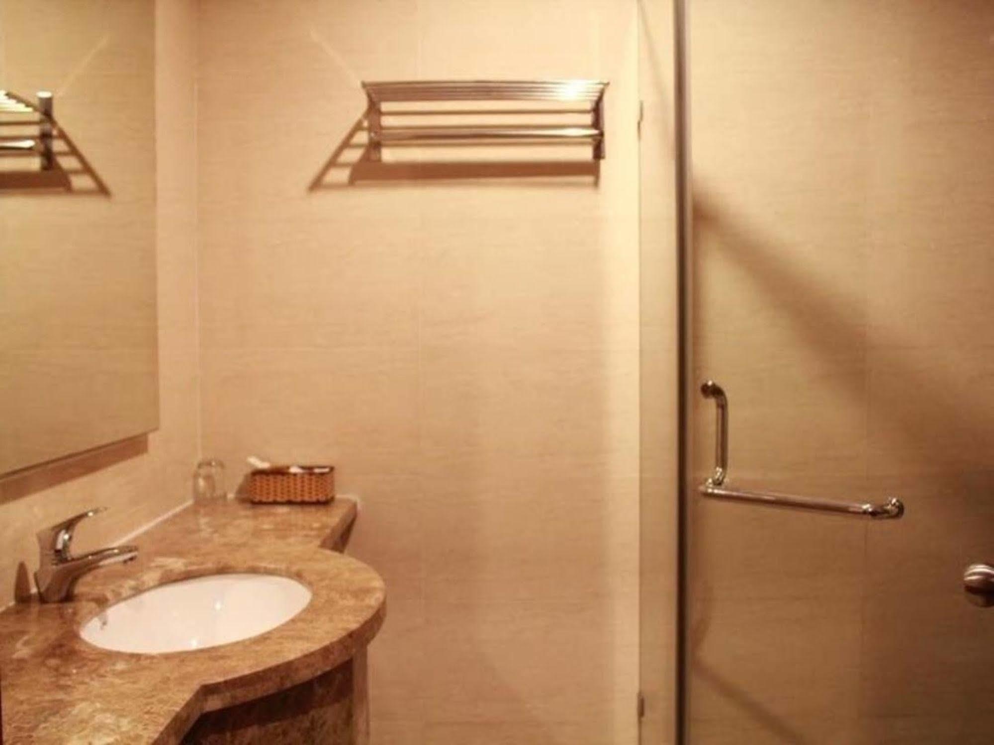 Bizu Ii Hotel 2*
