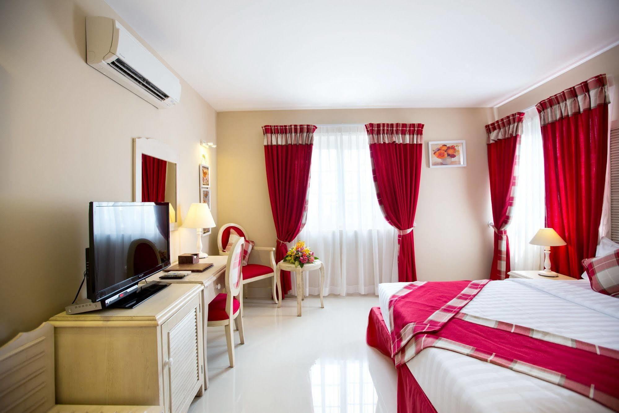 Hotel L'odeon Phu My Hung