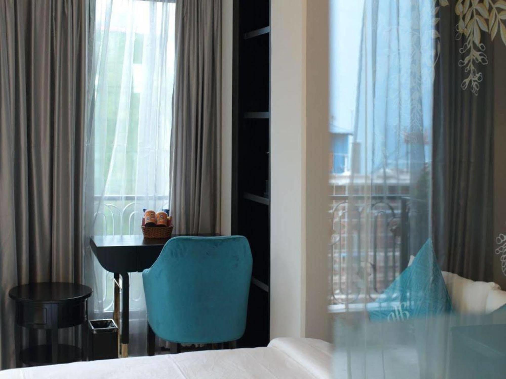 A25 - 06 Truong Dinh Hotel