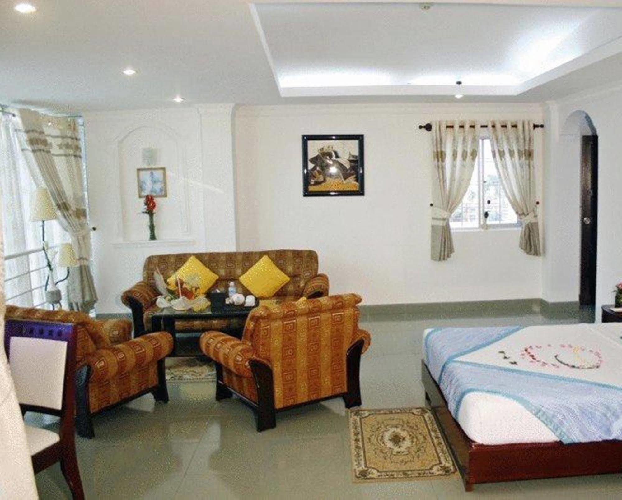 Hotel Universe Saigon