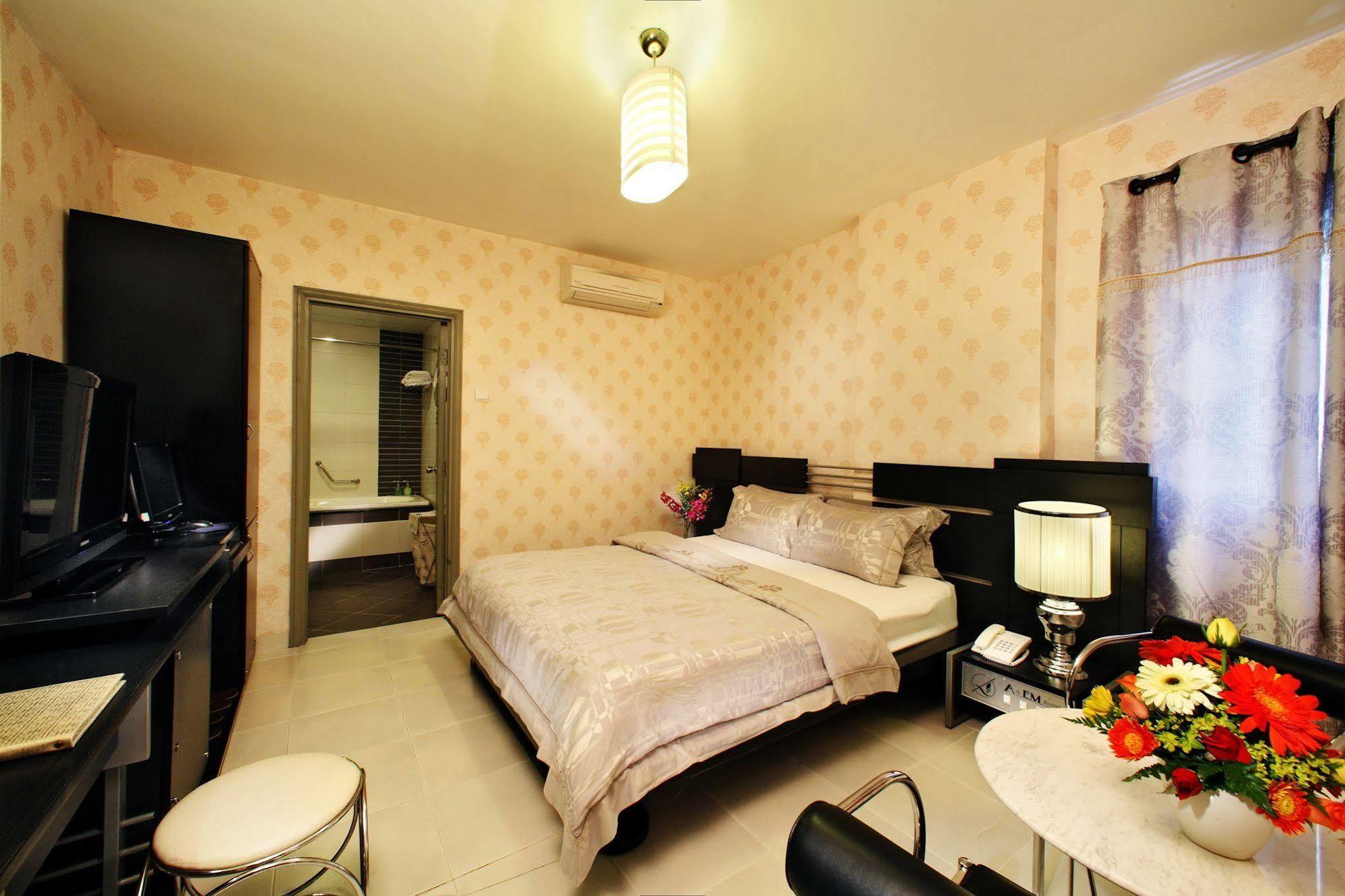 A&em - The Petit Hotel