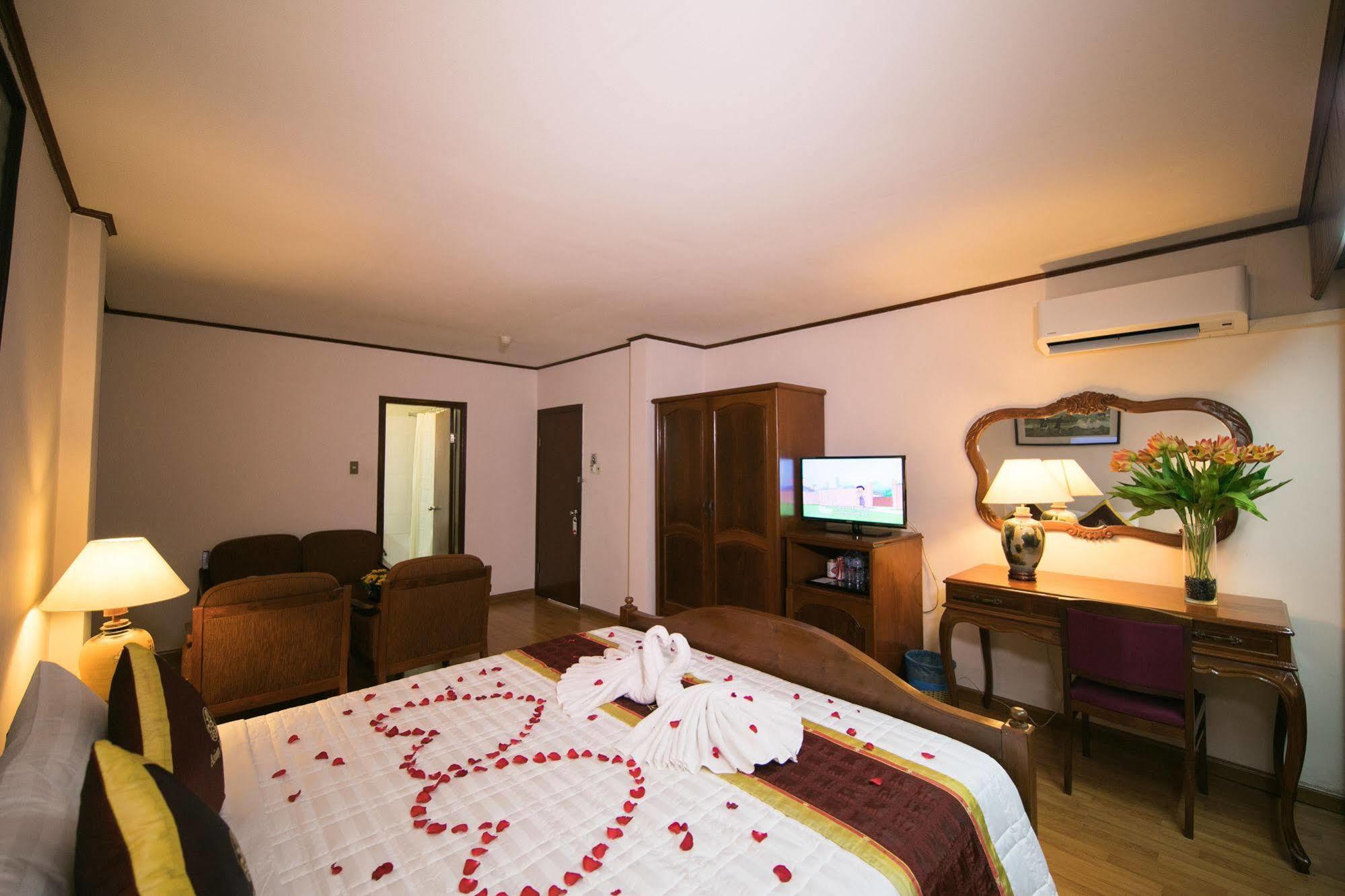 Khách sạn Asian 3*