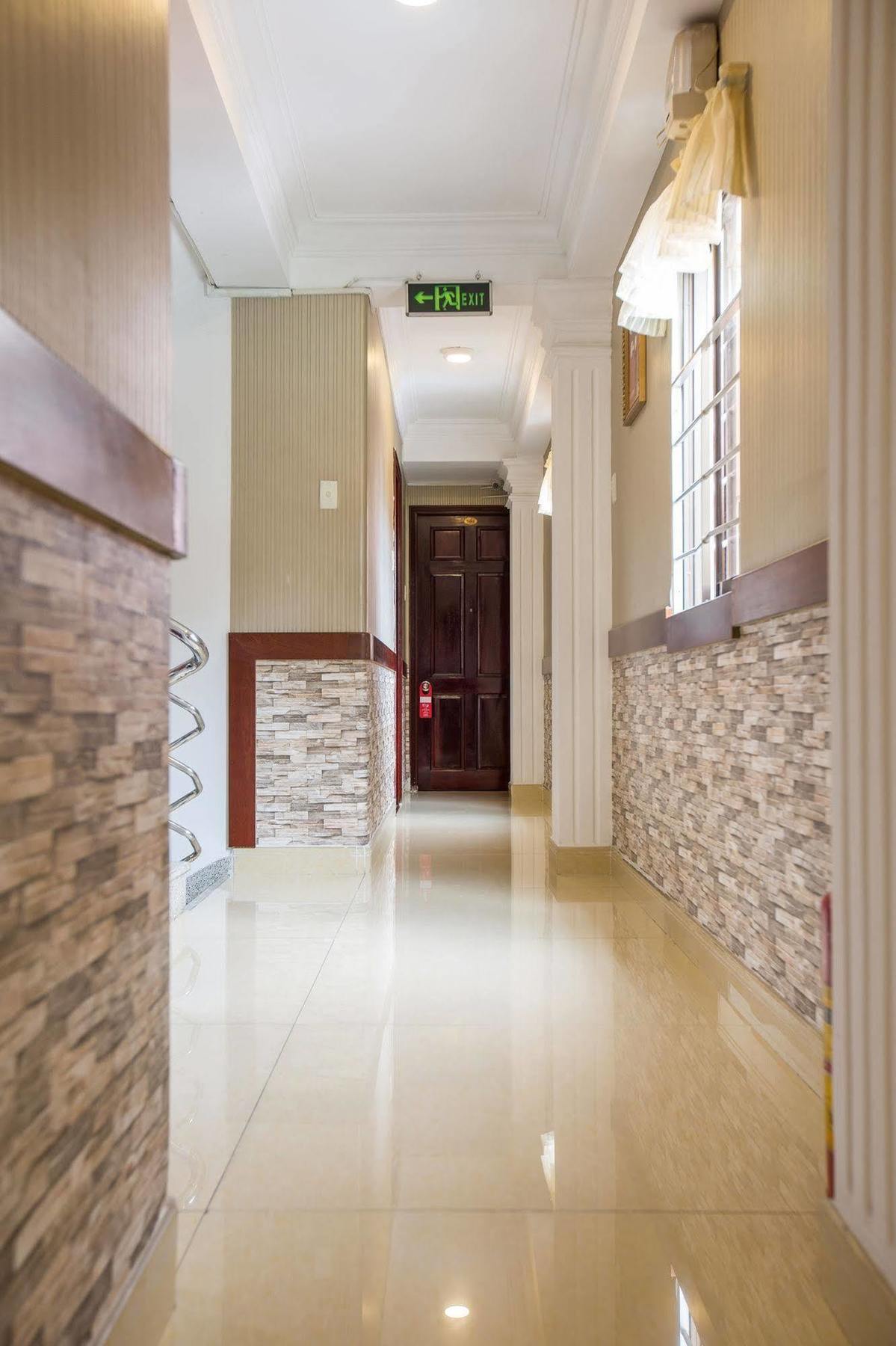 Little Brick Saigon Hotel 2*