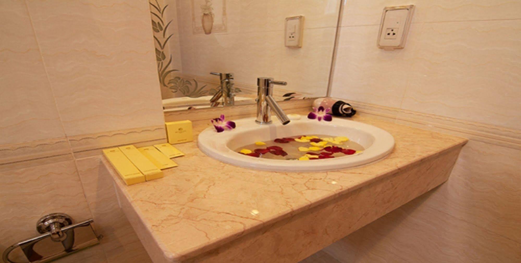 New Pearl 2* Ho Chi Minh City