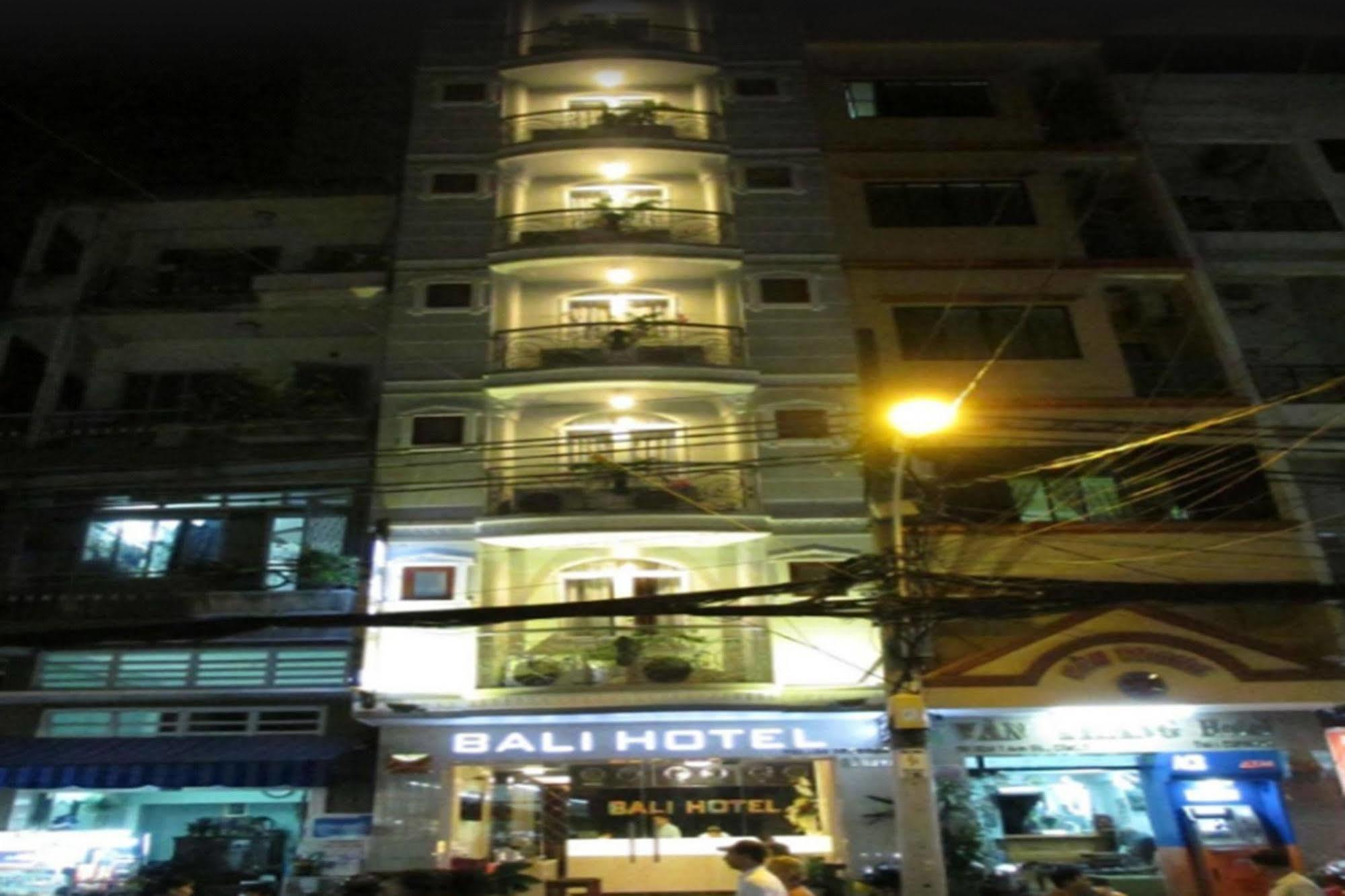 Khách sạn Valentine Boutique - 29 Bui Vien Street 3*