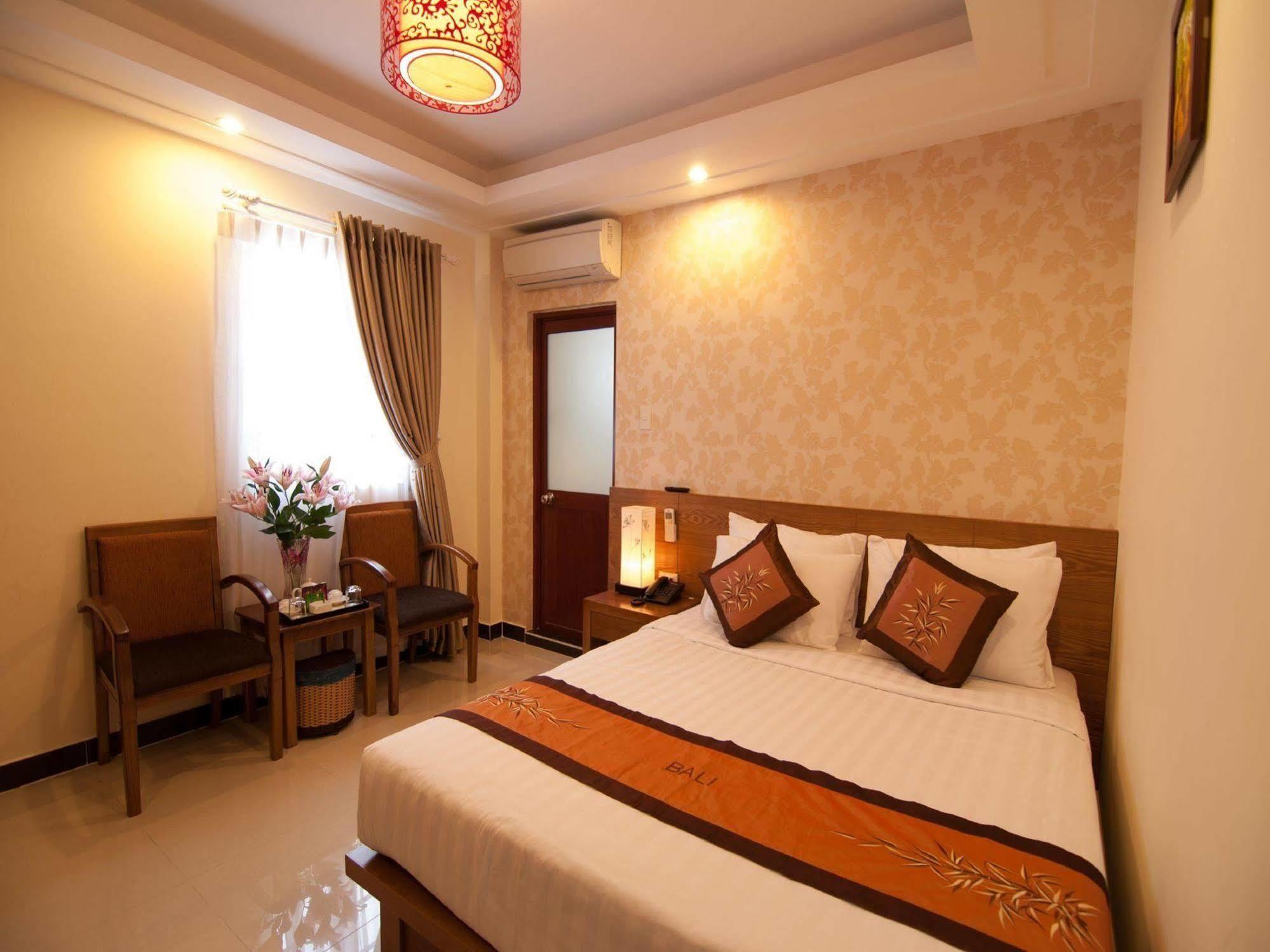 Valentine Boutique - 29 Bui Vien Street 3*