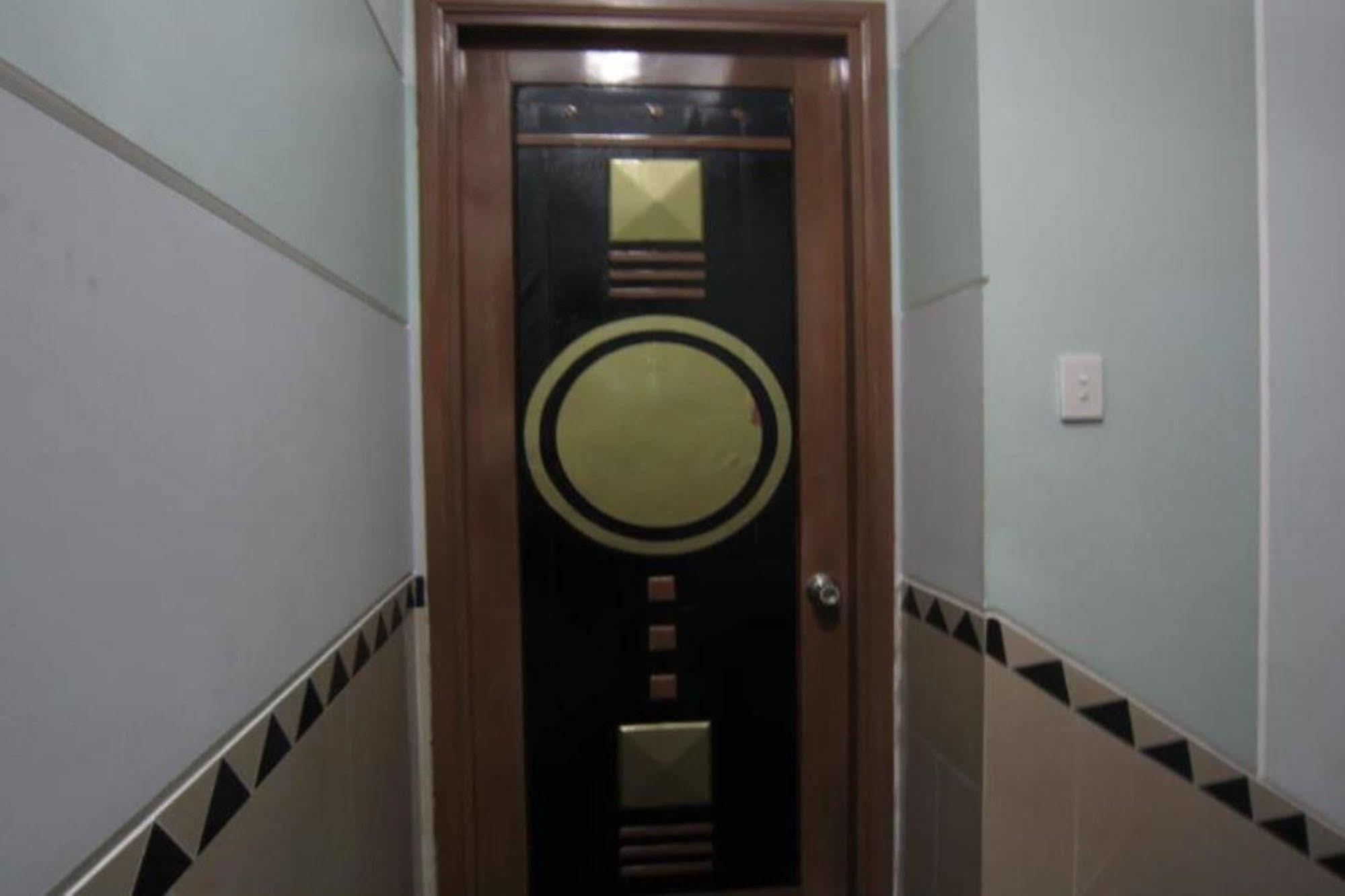 Quy Thanh Hotel 2*
