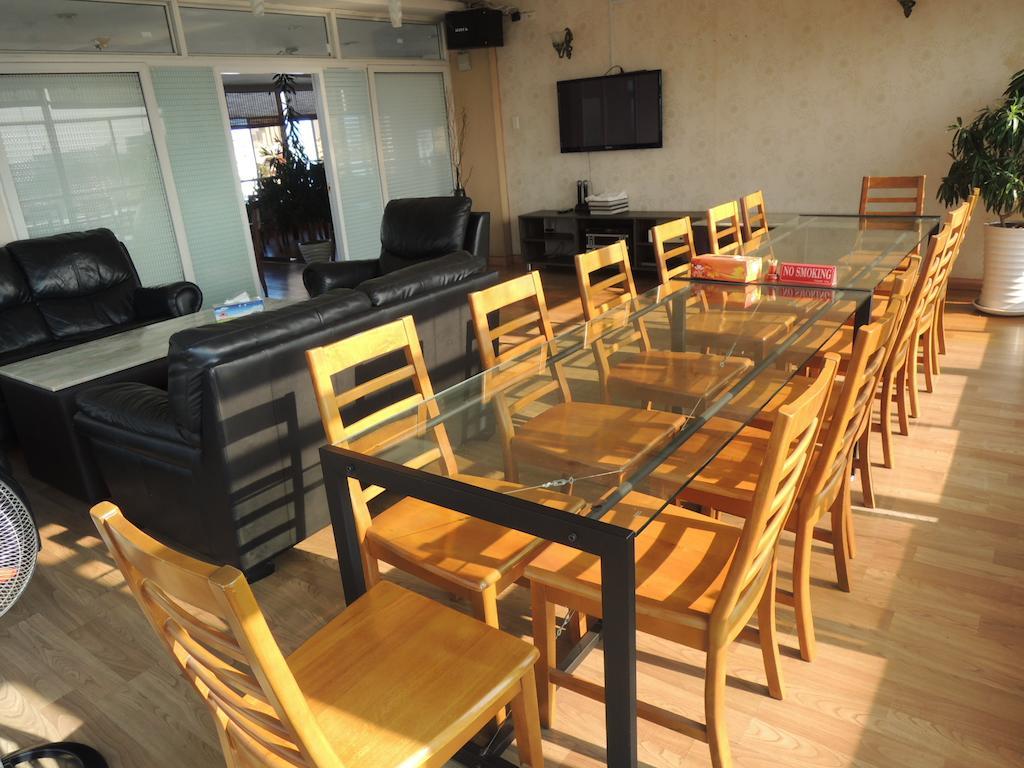 Modern Saigon Hotel