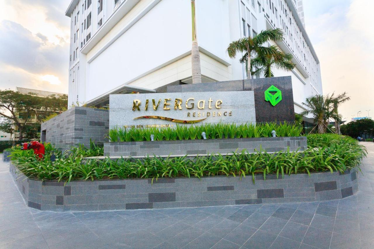 Infinity Pool Signature - Saigon Rivergate Apartment