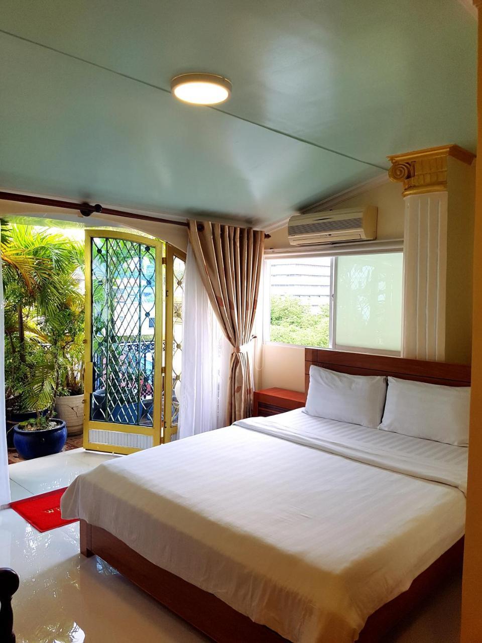 Hotel Nam *