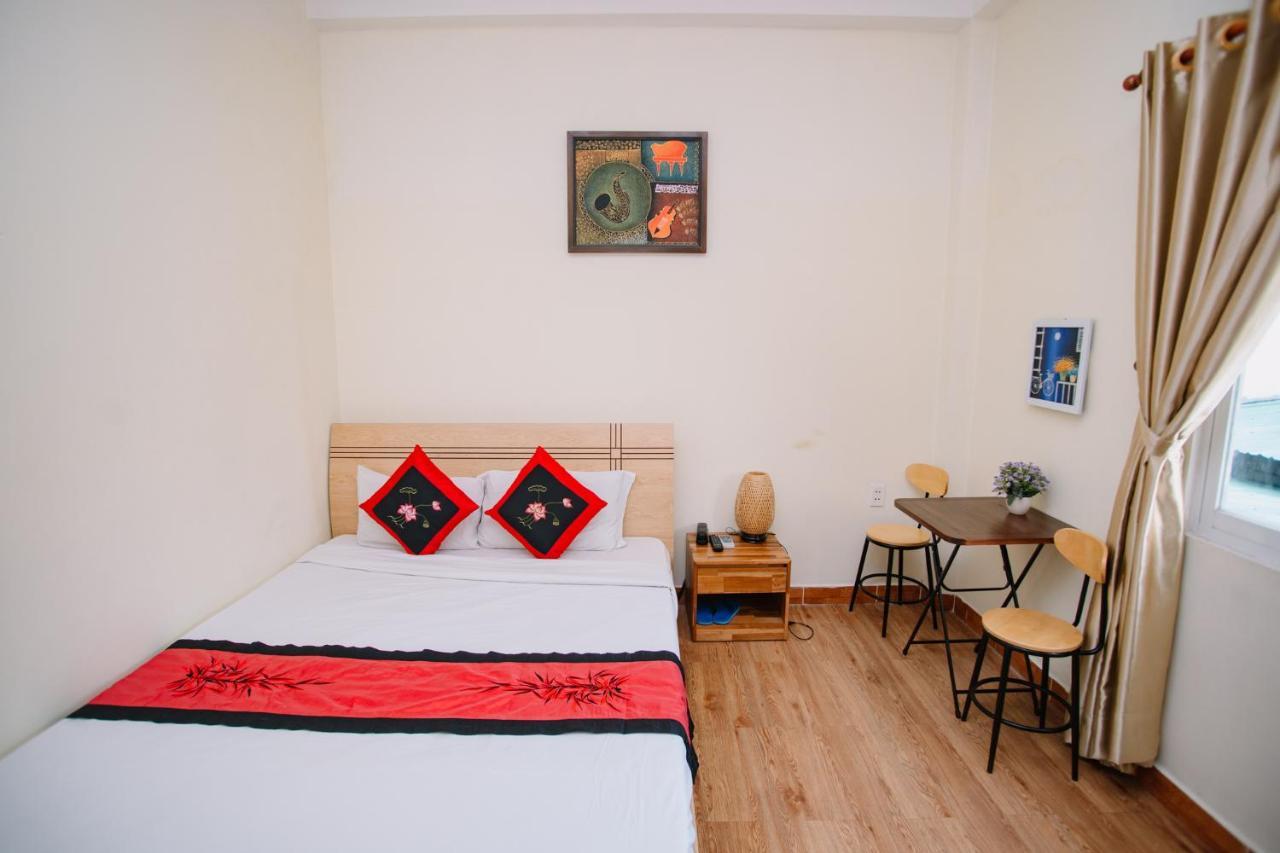 Canary Saigon Hotel 2*